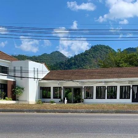 Baan Chuengkao Resort Ranong Buitenkant foto