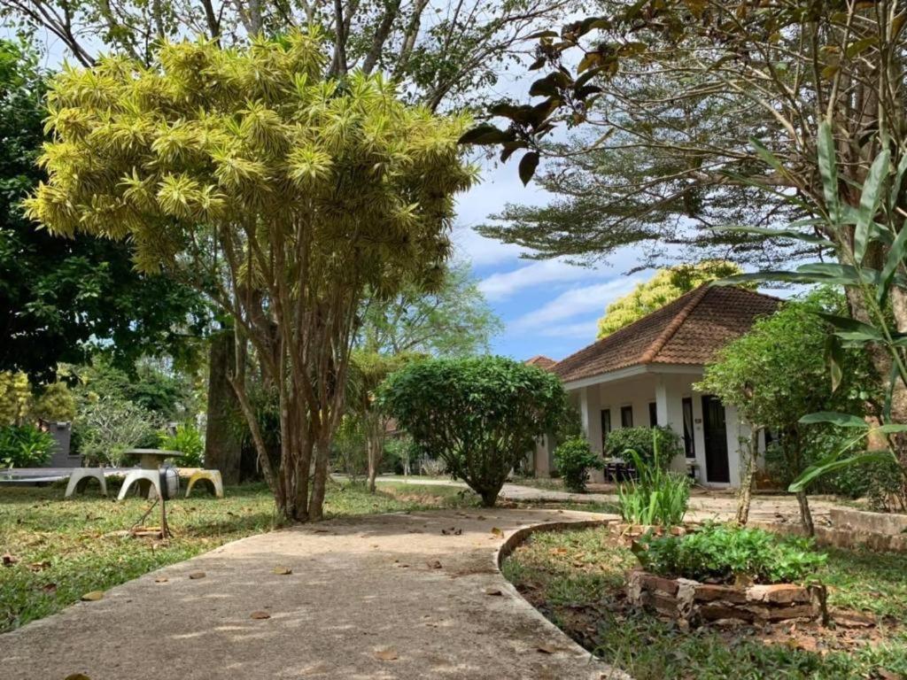Baan Chuengkao Resort Ranong Buitenkant foto