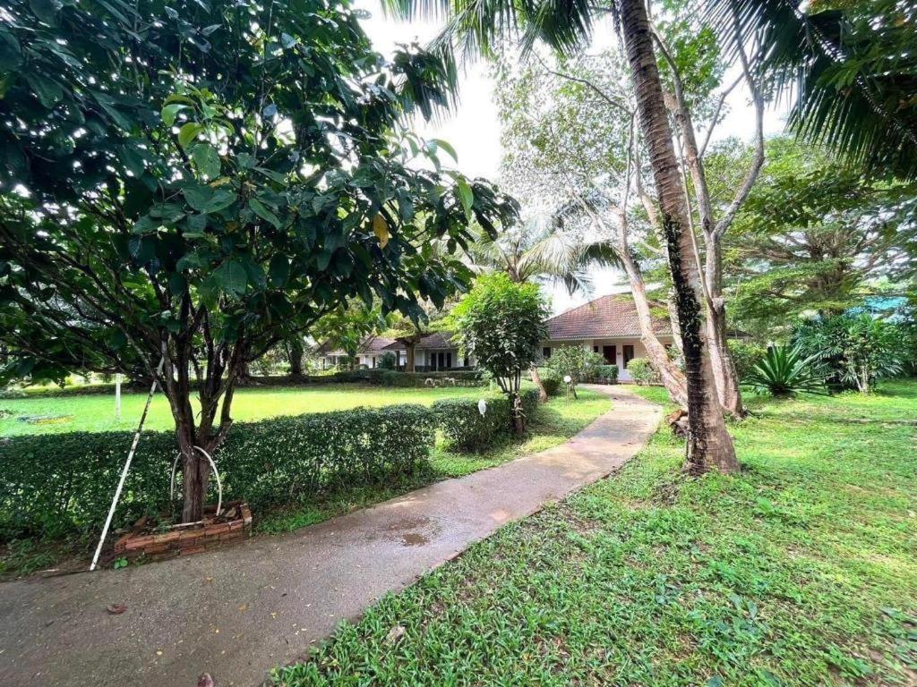 Baan Chuengkao Resort Ranong Buitenkant foto