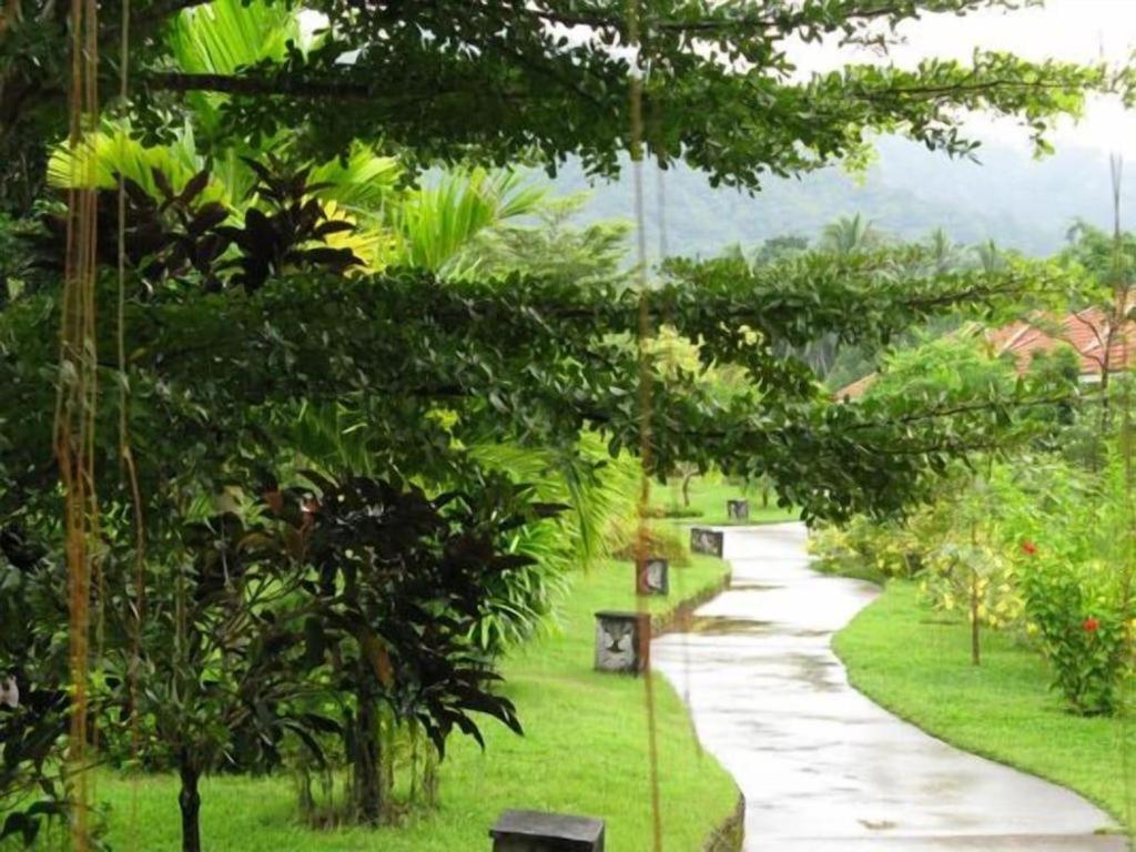 Baan Chuengkao Resort Ranong Buitenkant foto