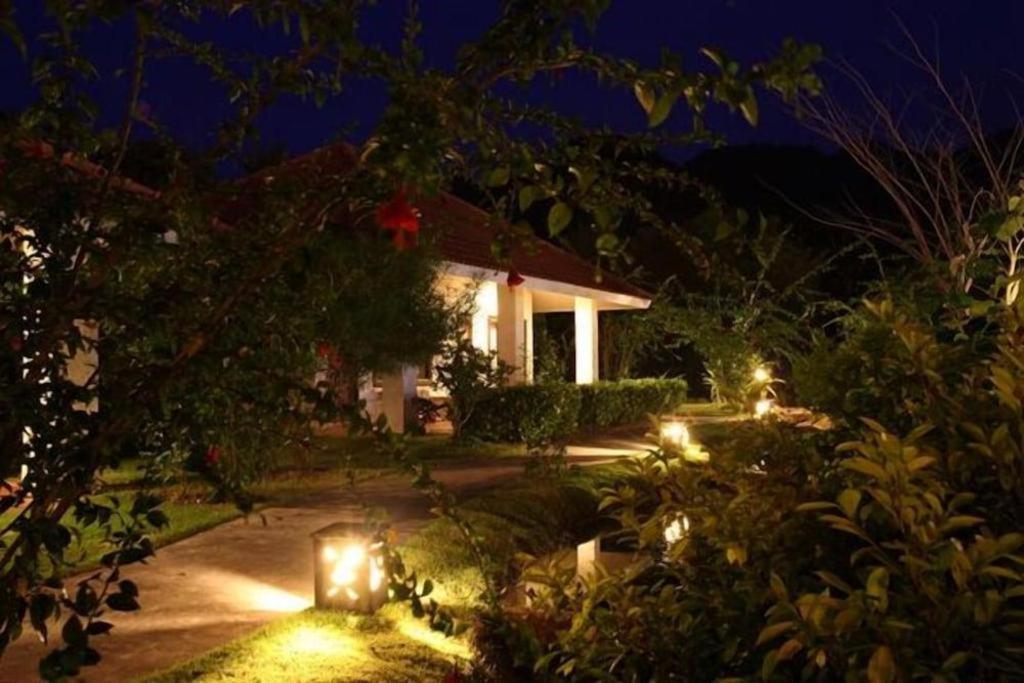 Baan Chuengkao Resort Ranong Buitenkant foto