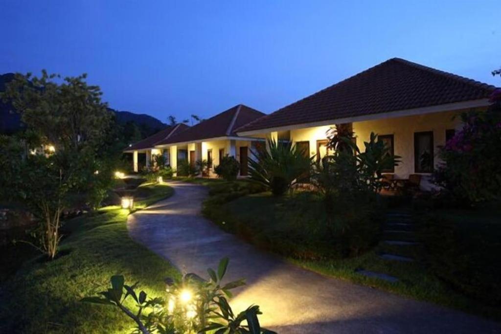 Baan Chuengkao Resort Ranong Buitenkant foto